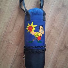 Kids punching bag + 2 pairs of gloves and pads