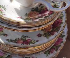 Royal Albert Part Dinner Set