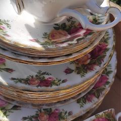 Royal Albert Part Dinner Set
