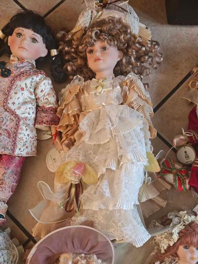 vintage porcelain dolls job lot perfect condition with certificates