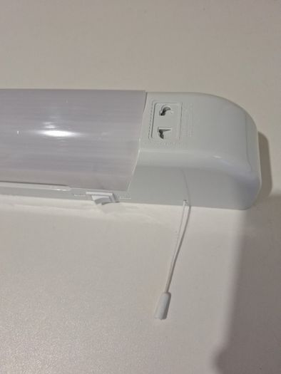 Bathroom shaver light