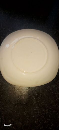 Powers Gin Ashtray, 1960s,70s,nice condition see pictures for condition ,sold as is ,price includes free shipping, thank you, collectors item, hard to come by.