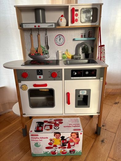 Play Kitchen and Accessories