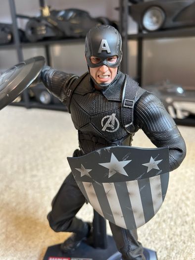 Hot Toys Captain America Concept Art MMS488 (Black Suit) 1/6 Figure