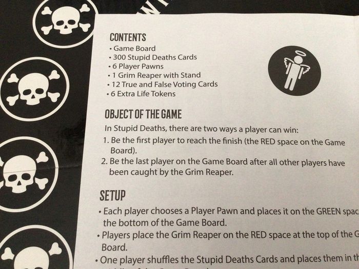 Stupid Deaths Board Game complete