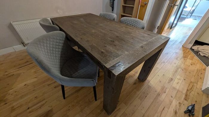 Free Collection Table 4 Chairs