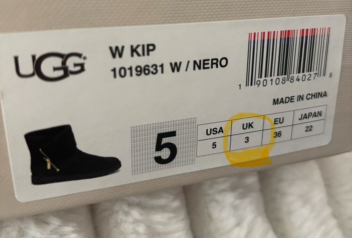 uggs Genuine brand new in their box never worn unwanted gift cost over 200 will sell for 110 euro