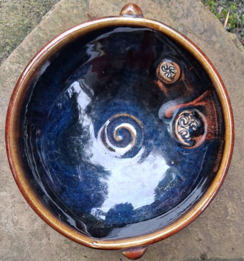 Colm de Ris, Large footed pottery bowl