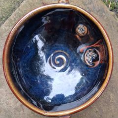Colm de Ris, Large footed pottery bowl