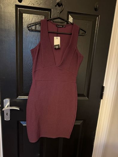 Boohoo bodycon V neck dress BNWT