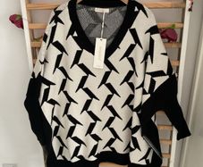 jumper nwt exquiss's brand freesize over sized jumper with side slits black & cream
