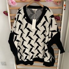 jumper nwt exquiss's brand freesize over sized jumper with side slits black & cream