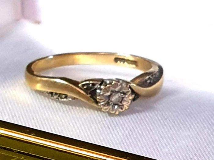 Vintage Hallmarked 9ct Gold Diamond Ring