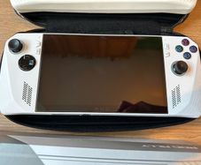 Asus ROG Ally (2023, Ryzen Z1 Extreme) RC71L-NH001W White handheld gaming console