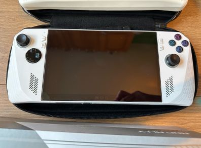 Asus ROG Ally (2023, Ryzen Z1 Extreme) RC71L-NH001W White handheld gaming console
