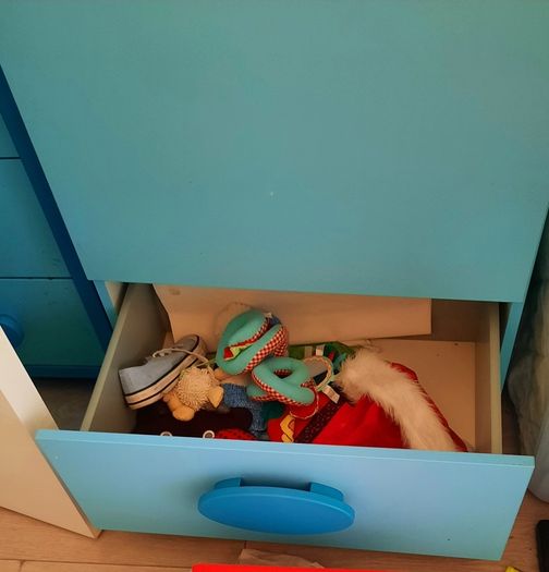 Wardrobe and two chests of drawers