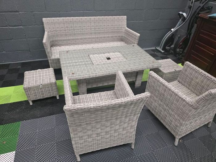 Hamilton Rattan six piece dining set with ice bucket rising table