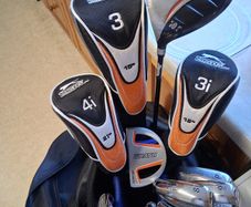 Golf clubs. Set Of Slazenger Mens Right Handed Golf Clubs in Excellent Condition.  Collect In Dublin Or Receive Via Post.