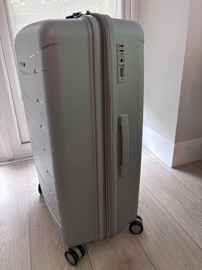 Large suitcase Samsonite Aerolux Large Spinner Silver. Like New