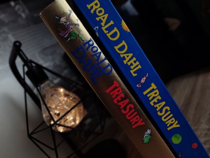 The Roald Dahl Treasury ! by Roald Dahl ! Beautiful Hardcover with Illustrations ! 2016 ! by Puffin !