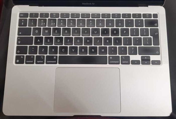 MacBook Air M1 13-inch 2020 - Apple M1 | 16GB RAM | 256GB SSD | Retina