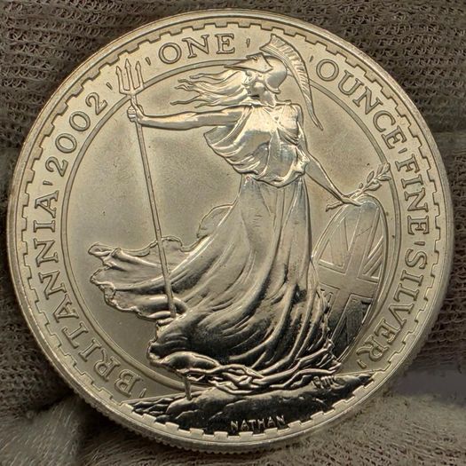 United Kingdom 2002 Silver Britannia 1oz One Ounce Fine Silver 2 Pounds