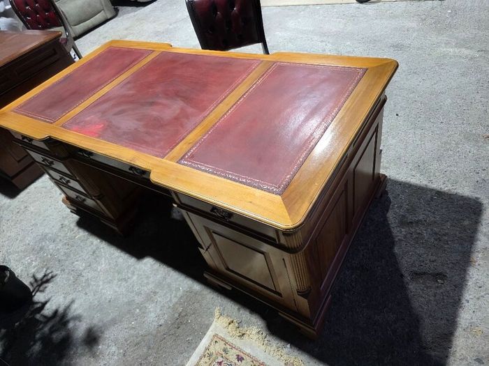 large partners dek+ chesterfield chair