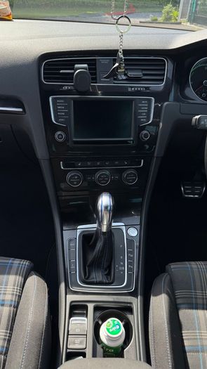 2016 Volkswagen Golf GTE