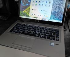 Hp elitebook i7-ssd- touchscreen