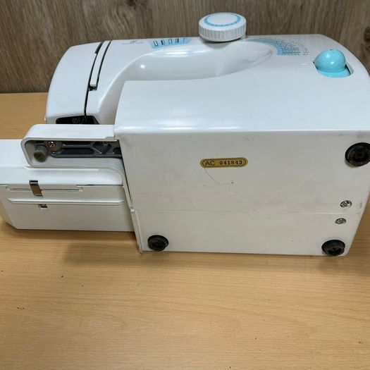 TOYOTA SE14 RS2000 Electrical Foot Pedal Operated Sewing Machine - Incomplete