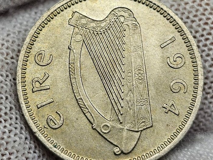 Ireland 1964 3d Threepence Beautiful Lustrous Uncirculated