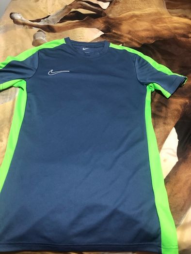 Boys nike top size S