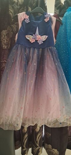 kids costumes / dress up