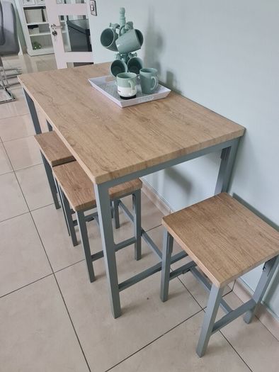 kitchen Island table and stools
