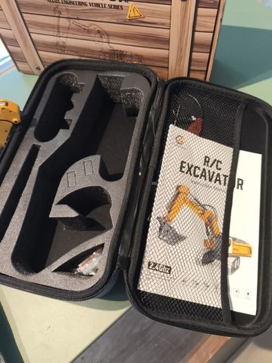 Remote control EXCAVATOR 1:50 scale