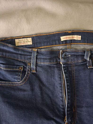 Womens levis jeans size 32