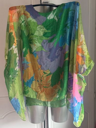 Lovely Italian one size summer top size UK16-20 EU 44-48 Postage included