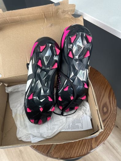 ladies football boots
