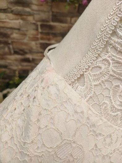 white/ Cream lace dress size 16 Postage included