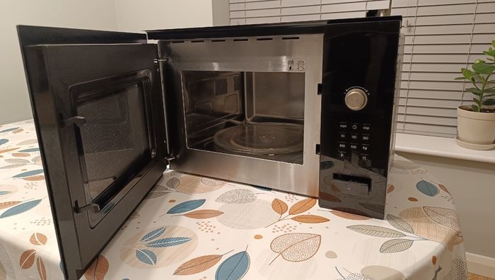 BOSCH Built-in microwave 900W - only 80 euro