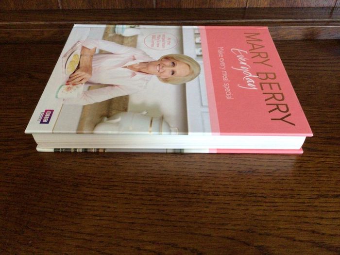 Mary Berry Everyday Cookbook  Like New