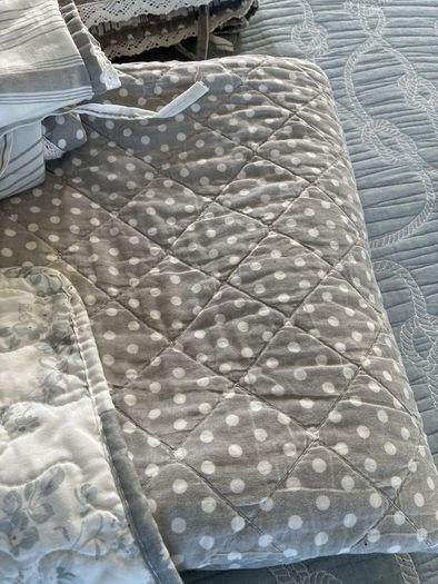 Single bedspread and 4 pillow cases