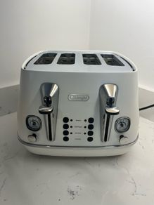 DeLonghi toaster