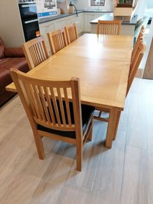 Willis & Gambier Dining Table & 8 Chairs