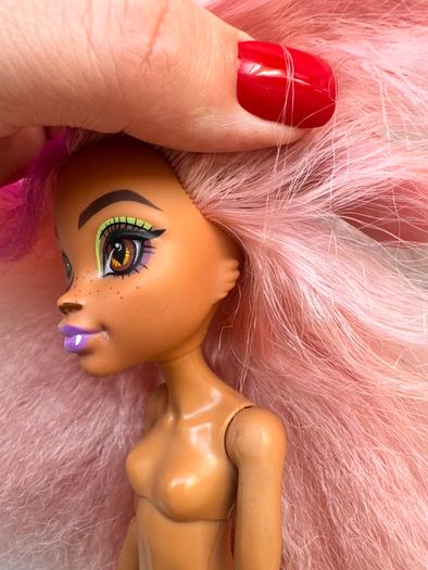 Mattel G3 Monster High Skulltimate Secrets Wave 1 Clawdeen Wolf Doll ONE hand Is Missing Used Please see photos