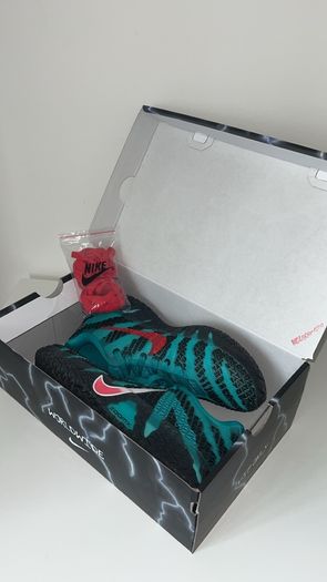 Basketball shoes