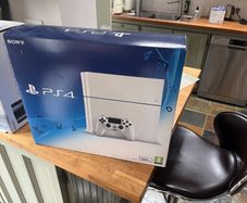 PS4 Console Boxed Glacier White With Additional Controller