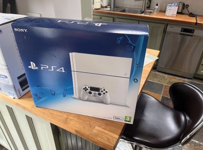 PS4 Console Boxed Glacier White With Additional Controller