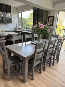 Dining table extendable & 8 chairs