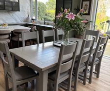 Dining table extendable & 8 chairs